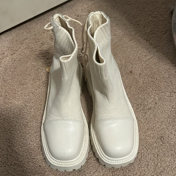 Decent boots. DONT fit me but I’ve wore them a couple times. Size 36 - Picture 2 of 5